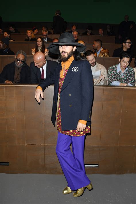 Sfilata Gucci Uomo 2020: Jared Leto in look anni '70